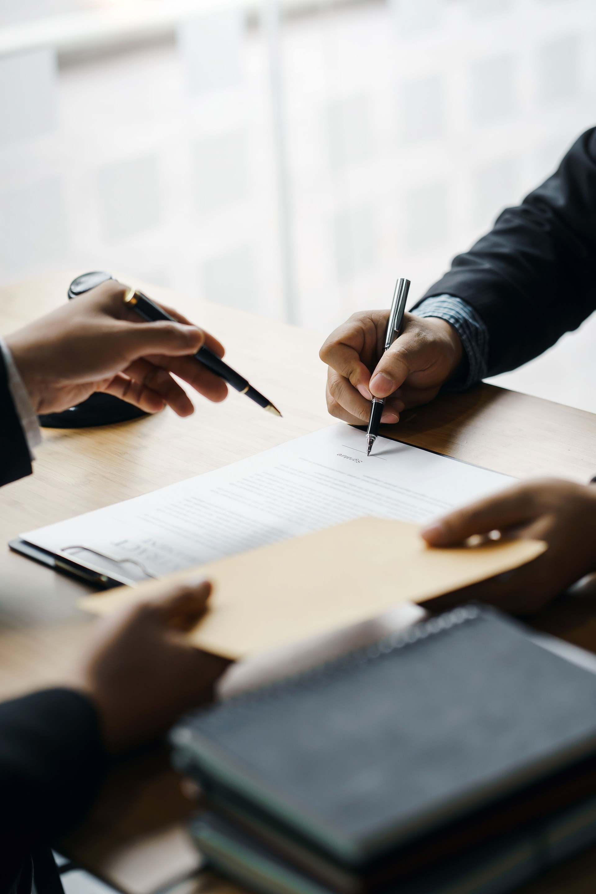 The Legal Execution Department makes an appointment with the customer to sign a mediation agreement to pay the debt.